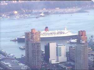 QE2 Arriving  07.03 EST