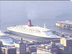 QE2 Prepares to Depart  16.54 EST