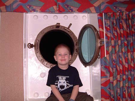 RMS Queen Mary - Cabin B473
18 & 19 February 2002 Howard