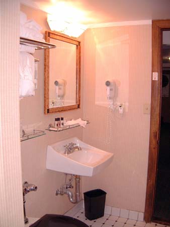 RMS Queen Mary - Cabin B473 - Sink
18 & 19 February 2002