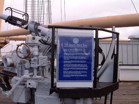 RMS Queen Mary - Around the Queen Mary Tour - 40mm anti-aircraft heavy machine gun
18 & 19 February 2002