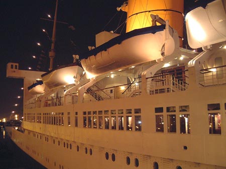 RMS Queen Mary - Long Beach, California
18 February 2002