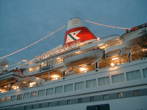 Black Watch funnel in the evening at Copenhagen 16Aug2000