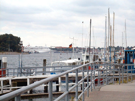 Travem&uuml;nde - looking upriver to the Black Watch from Travepromenade