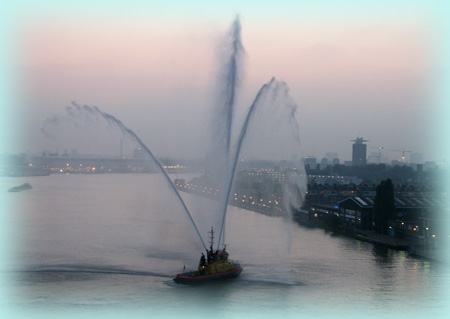 Norwegian Gem departs Amsterdam